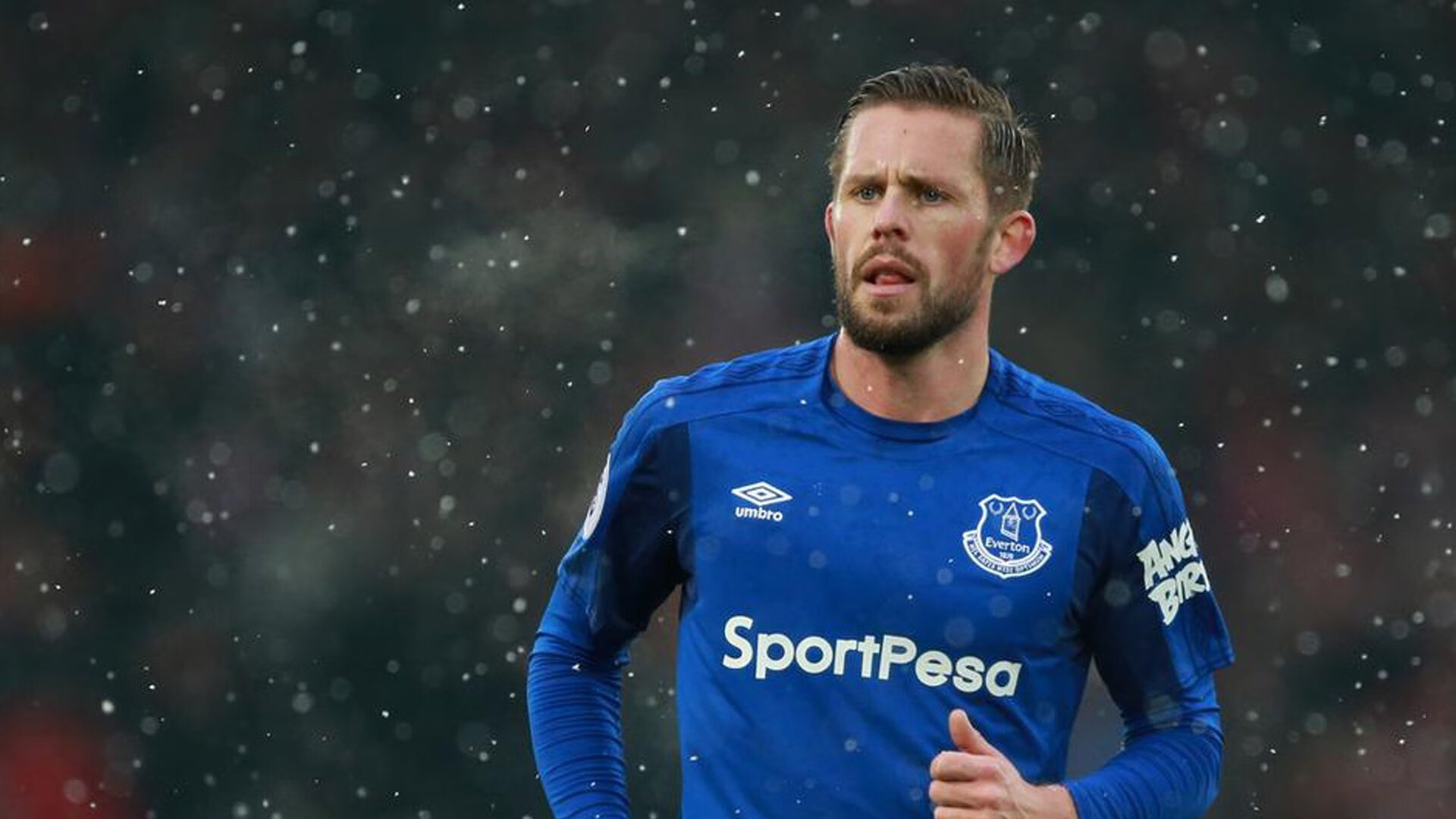 赛道上的绝对统治，F1年度争冠之夜，阿拉巴的对手为何完全无解？