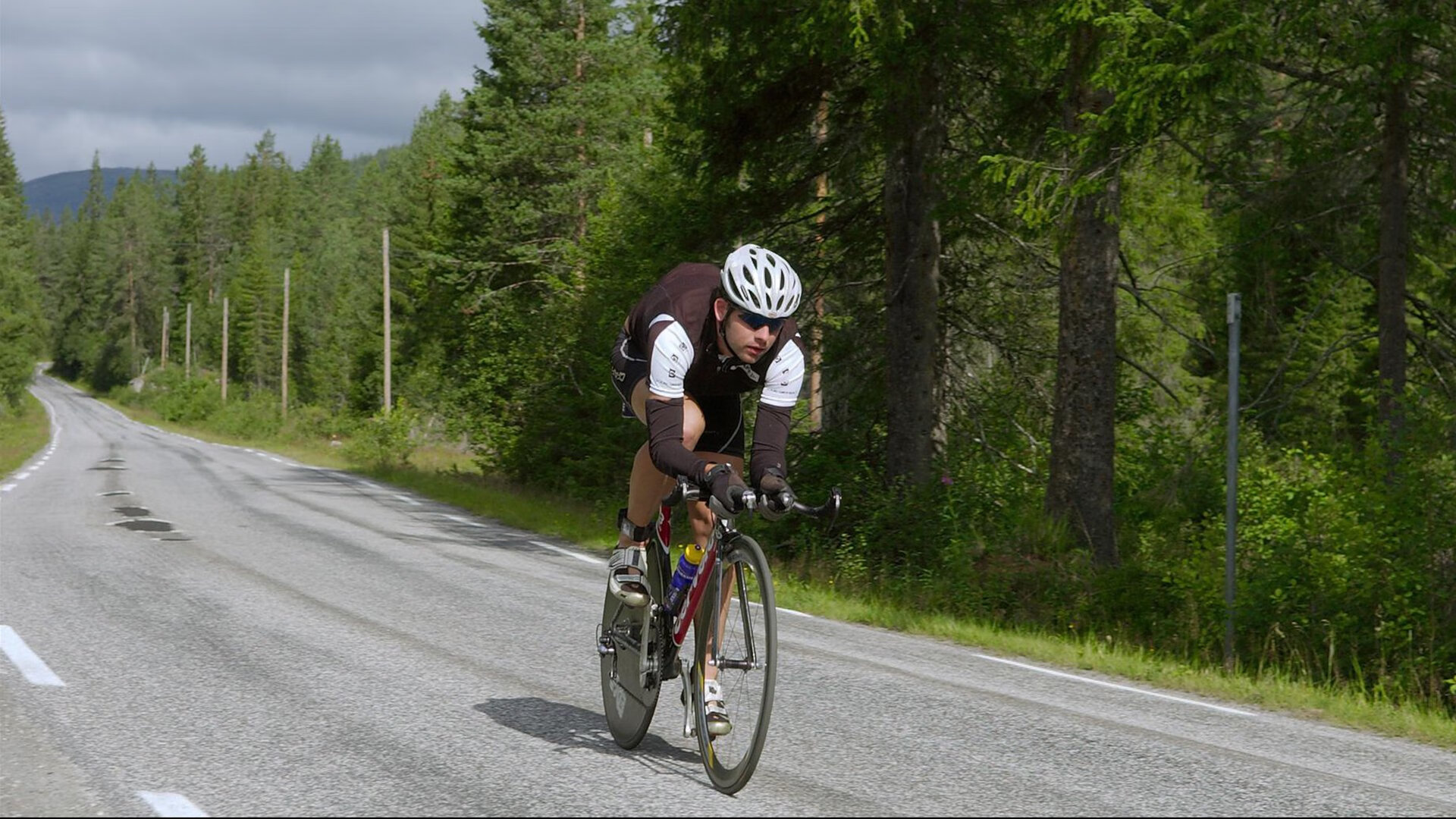 赛道上的瞬间永恒，拉塞尔火热状态下的阿斯顿马丁绝杀索伯